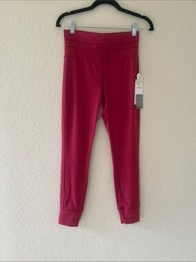 Vuori, Women's Size M, Daily Form Leggings, color - Pinot